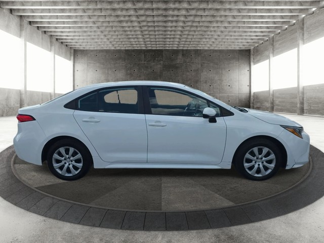 Toyota Corolla Vehicle Full-screen Gallery Image 04