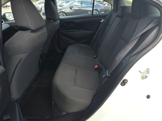 Toyota Corolla Vehicle Full-screen Gallery Image 10
