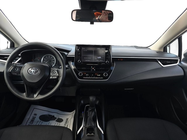 Toyota Corolla Vehicle Full-screen Gallery Image 15