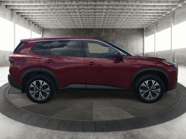 Nissan Rogue Vehicle Full-screen Gallery Image 04