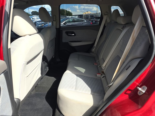 Nissan Rogue Vehicle Full-screen Gallery Image 10