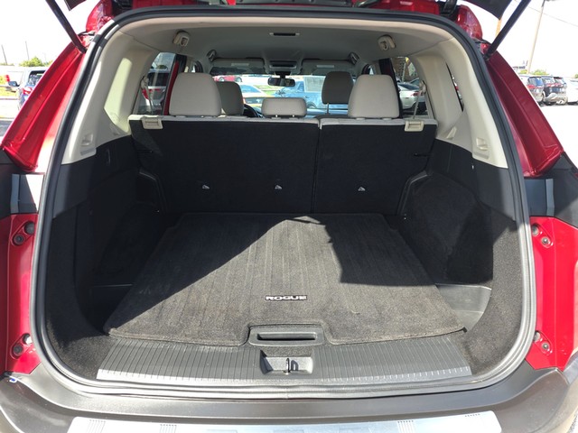 Nissan Rogue Vehicle Full-screen Gallery Image 11