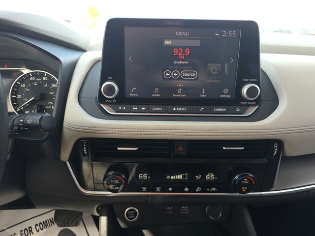 Nissan Rogue Vehicle Full-screen Gallery Image 12