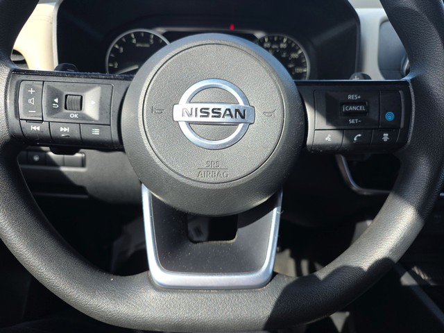 Nissan Rogue Vehicle Full-screen Gallery Image 14