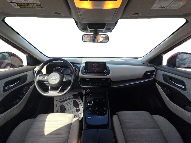 Nissan Rogue Vehicle Full-screen Gallery Image 15