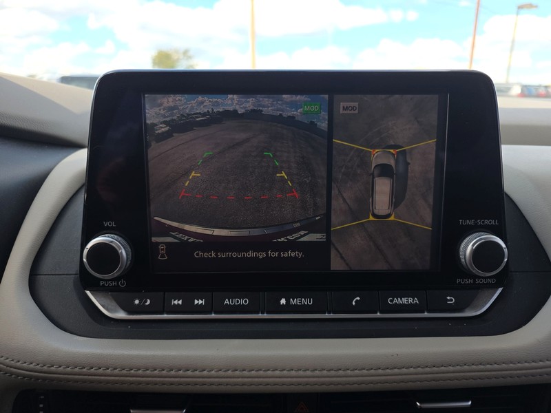 Nissan Rogue Vehicle Full-screen Gallery Image 17