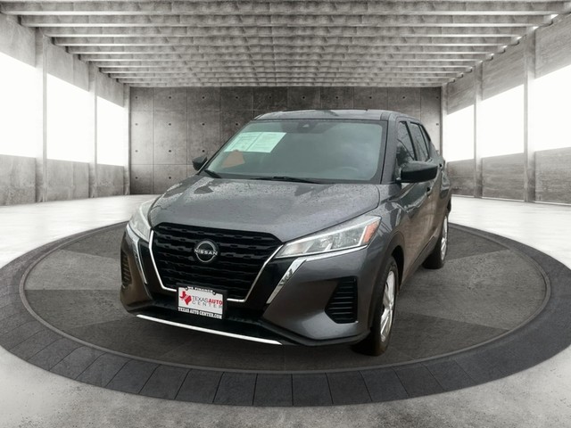 Nissan Kicks Vehicle Full-screen Gallery Image 02