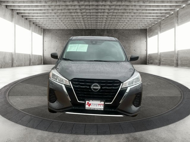 Nissan Kicks Vehicle Full-screen Gallery Image 03