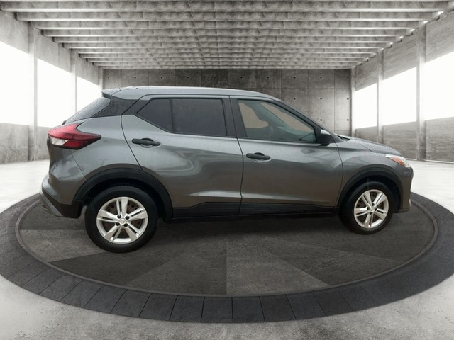 Nissan Kicks Vehicle Full-screen Gallery Image 04