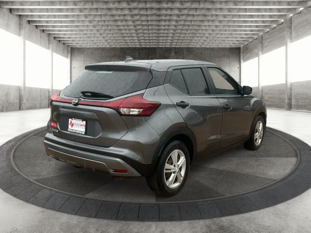 Nissan Kicks Vehicle Full-screen Gallery Image 07