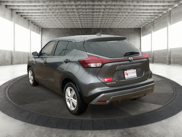 Nissan Kicks Vehicle Full-screen Gallery Image 08