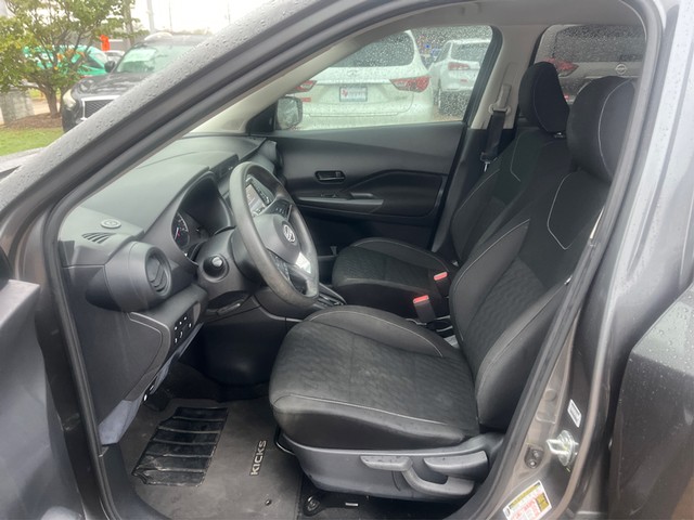 Nissan Kicks Vehicle Full-screen Gallery Image 09