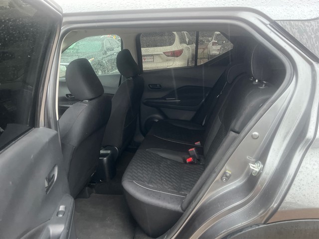 Nissan Kicks Vehicle Full-screen Gallery Image 10
