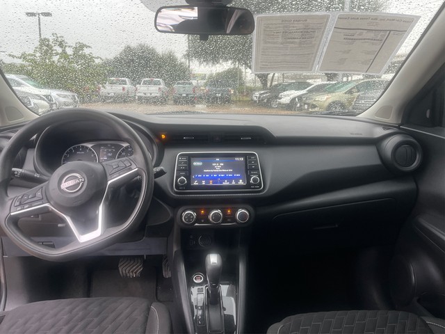 Nissan Kicks Vehicle Full-screen Gallery Image 11