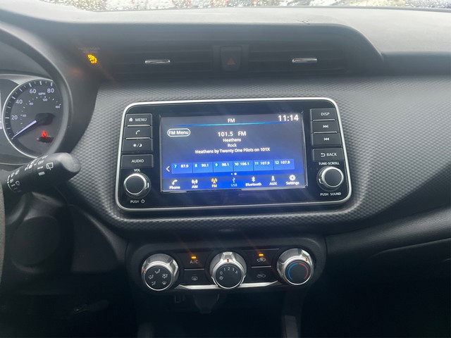 Nissan Kicks Vehicle Full-screen Gallery Image 16