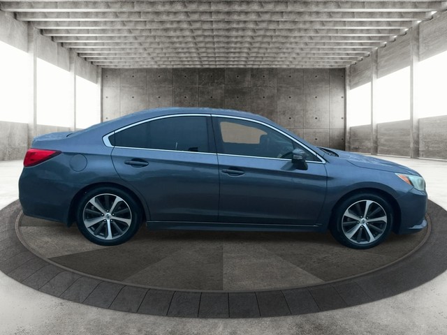 Subaru Legacy Vehicle Full-screen Gallery Image 04