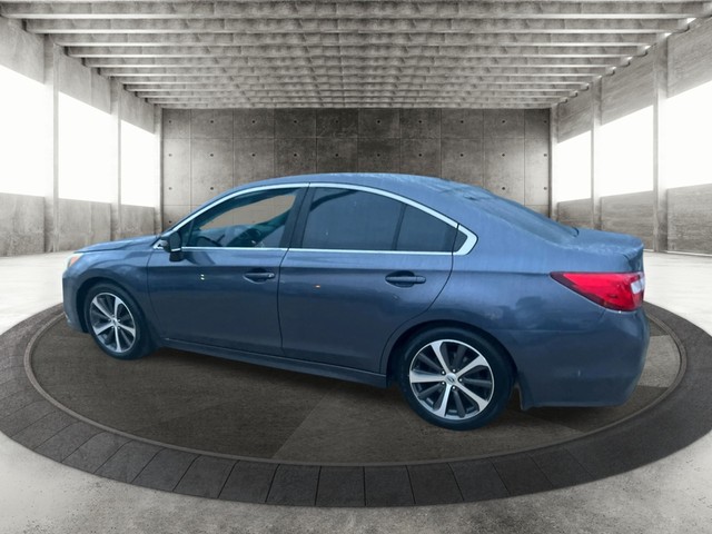 Subaru Legacy Vehicle Full-screen Gallery Image 05