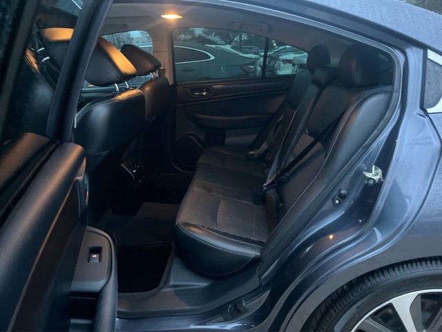 Subaru Legacy Vehicle Full-screen Gallery Image 10