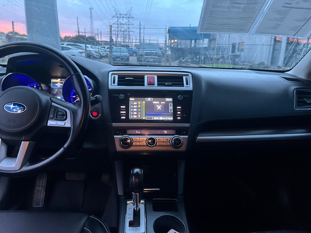 Subaru Legacy Vehicle Full-screen Gallery Image 11