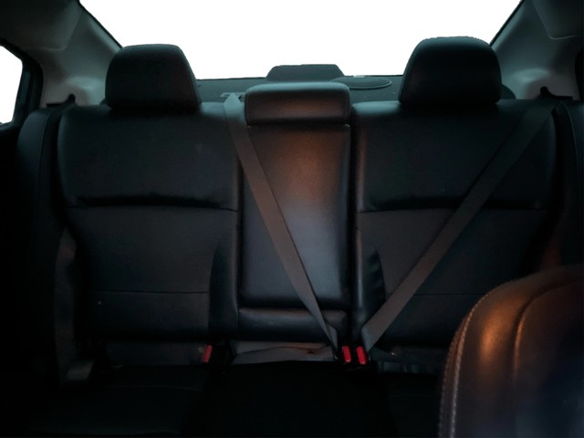 Subaru Legacy Vehicle Full-screen Gallery Image 12