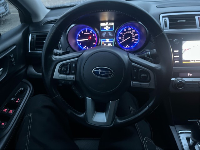 Subaru Legacy Vehicle Full-screen Gallery Image 13
