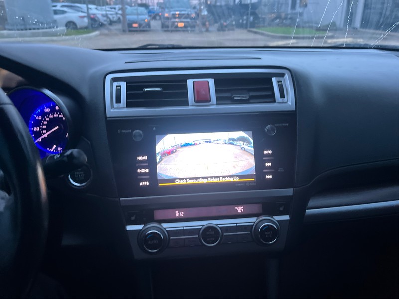 Subaru Legacy Vehicle Full-screen Gallery Image 17