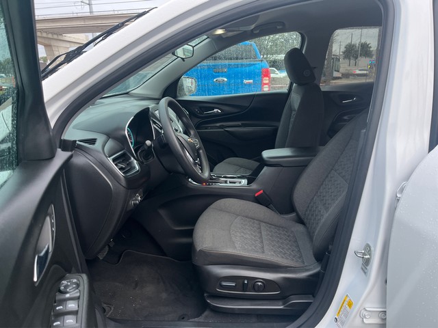 Chevrolet Equinox Vehicle Full-screen Gallery Image 08