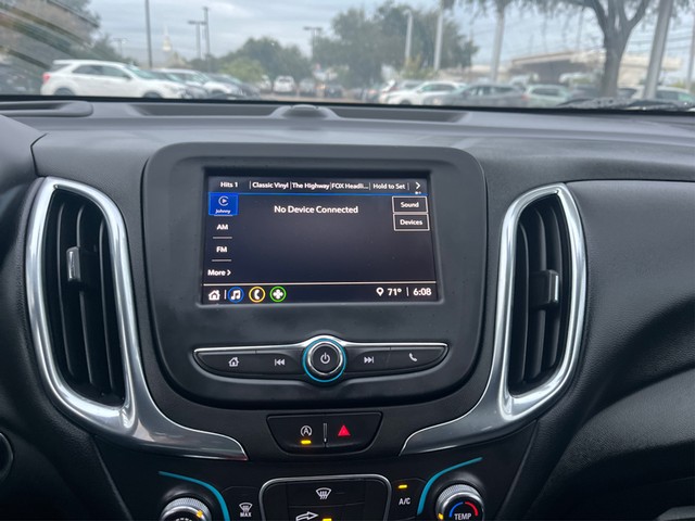 Chevrolet Equinox Vehicle Full-screen Gallery Image 15