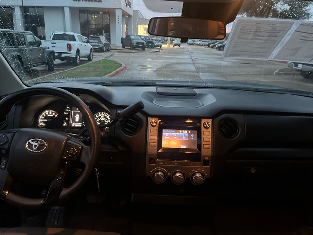 Toyota Tundra 2WD Vehicle Full-screen Gallery Image 11