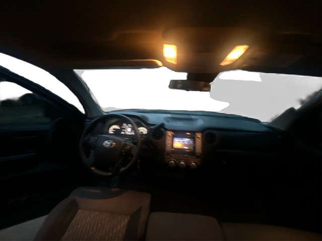 Toyota Tundra 2WD Vehicle Full-screen Gallery Image 15