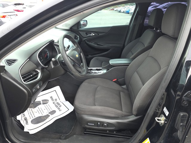Chevrolet Malibu Vehicle Full-screen Gallery Image 09
