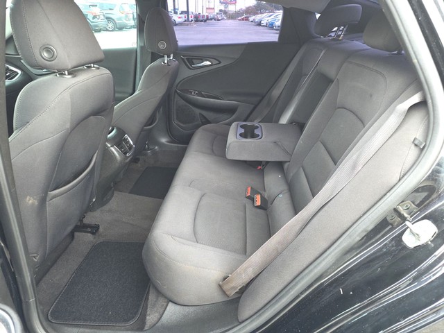 Chevrolet Malibu Vehicle Full-screen Gallery Image 10