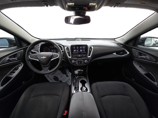 Chevrolet Malibu Vehicle Full-screen Gallery Image 14