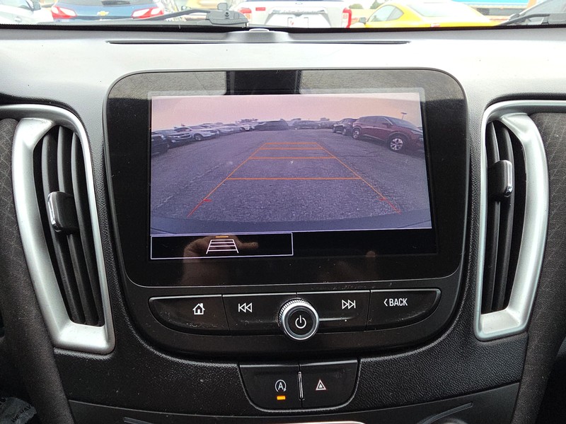 Chevrolet Malibu Vehicle Full-screen Gallery Image 16