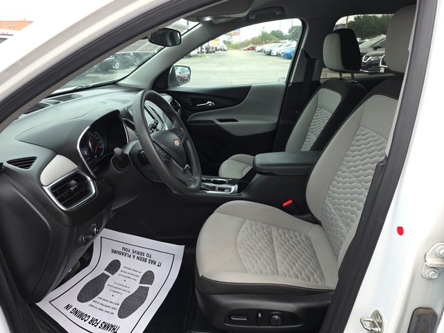 Chevrolet Equinox Vehicle Full-screen Gallery Image 09