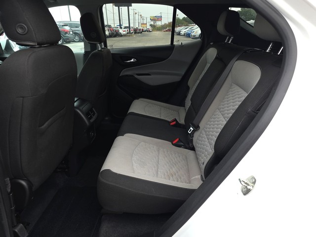 Chevrolet Equinox Vehicle Full-screen Gallery Image 10