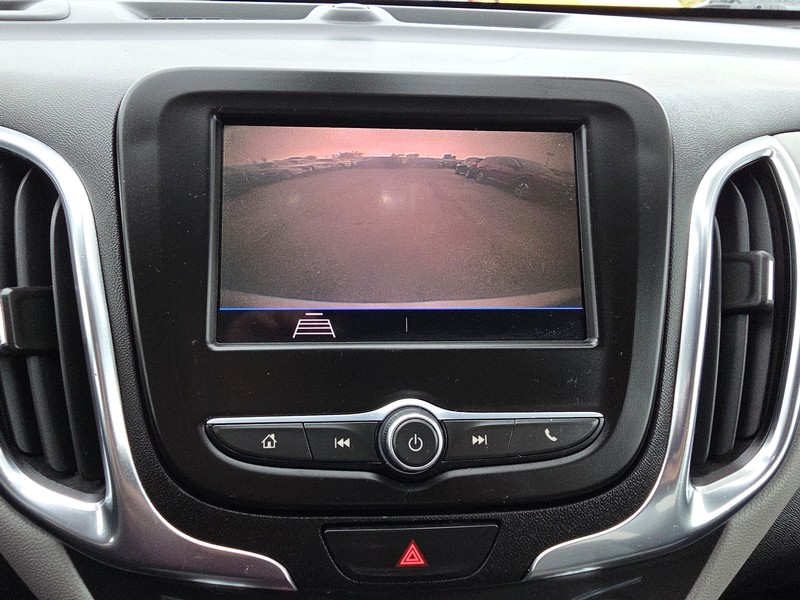 Chevrolet Equinox Vehicle Full-screen Gallery Image 17
