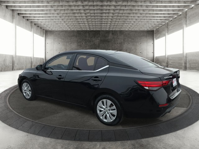 Nissan Sentra Vehicle Full-screen Gallery Image 08