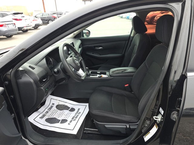 Nissan Sentra Vehicle Full-screen Gallery Image 09