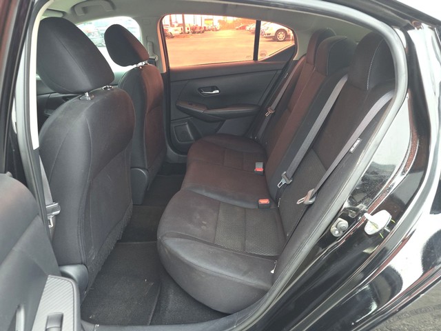 Nissan Sentra Vehicle Full-screen Gallery Image 10