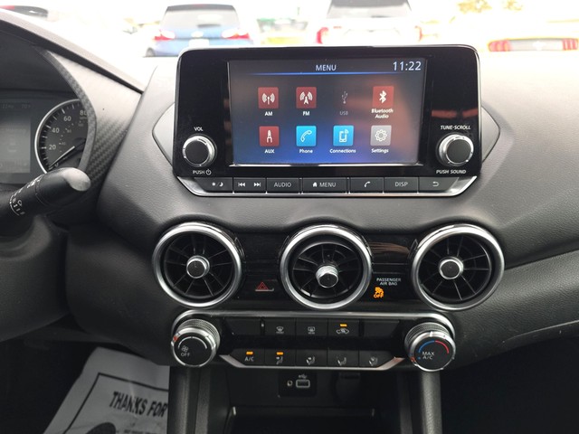 Nissan Sentra Vehicle Full-screen Gallery Image 11