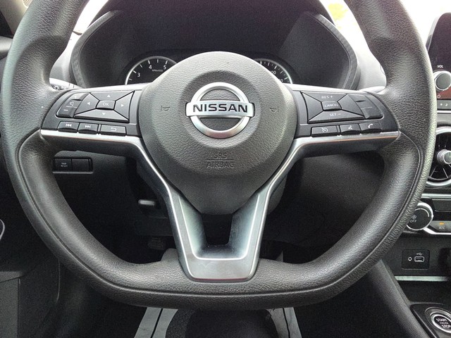 Nissan Sentra Vehicle Full-screen Gallery Image 13