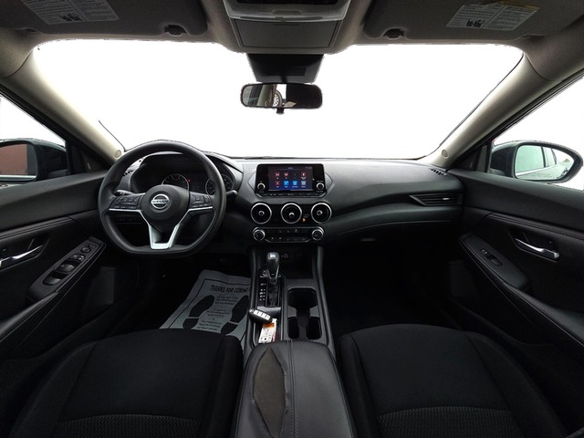 Nissan Sentra Vehicle Full-screen Gallery Image 14