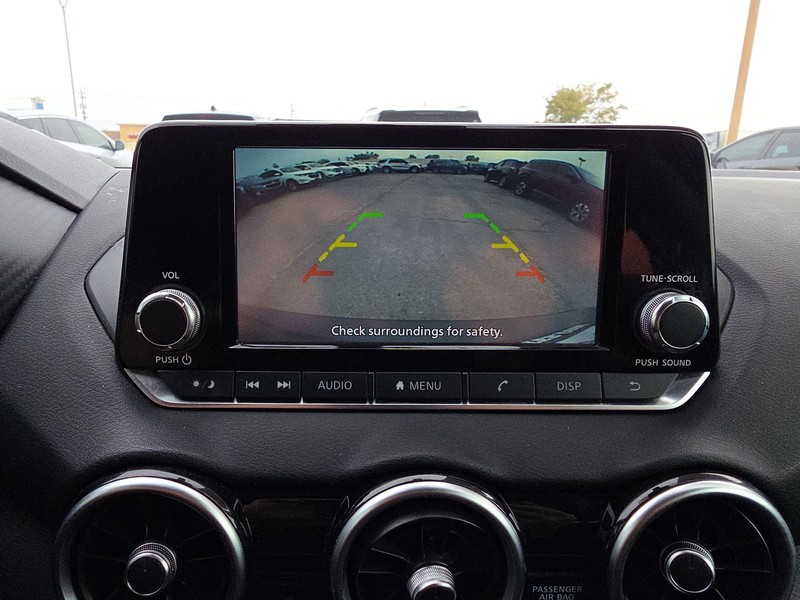Nissan Sentra Vehicle Full-screen Gallery Image 16
