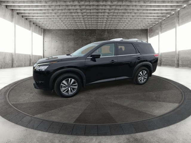Nissan Pathfinder Vehicle Full-screen Gallery Image 04