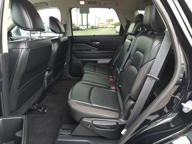 Nissan Pathfinder Vehicle Full-screen Gallery Image 06