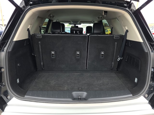 Nissan Pathfinder Vehicle Full-screen Gallery Image 07