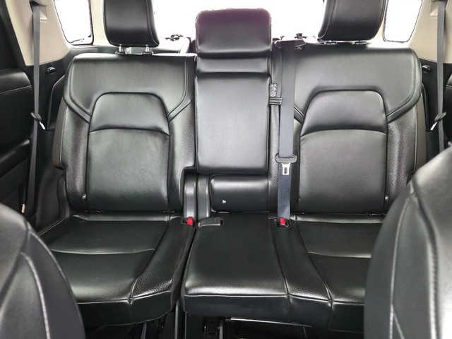 Nissan Pathfinder Vehicle Full-screen Gallery Image 09