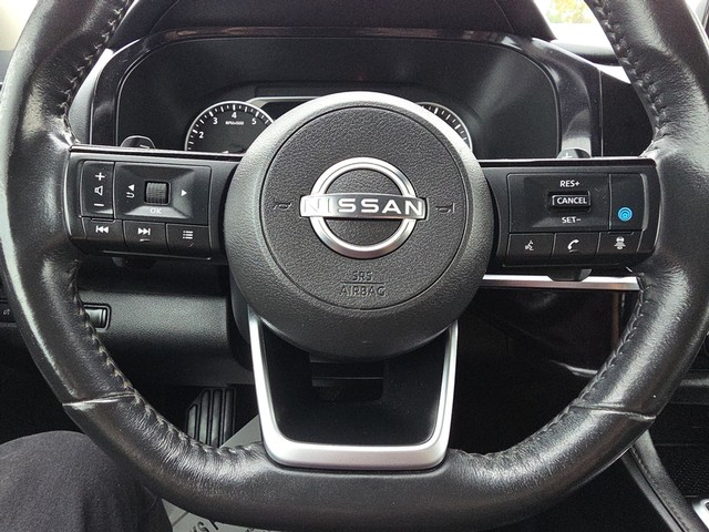 Nissan Pathfinder Vehicle Full-screen Gallery Image 10