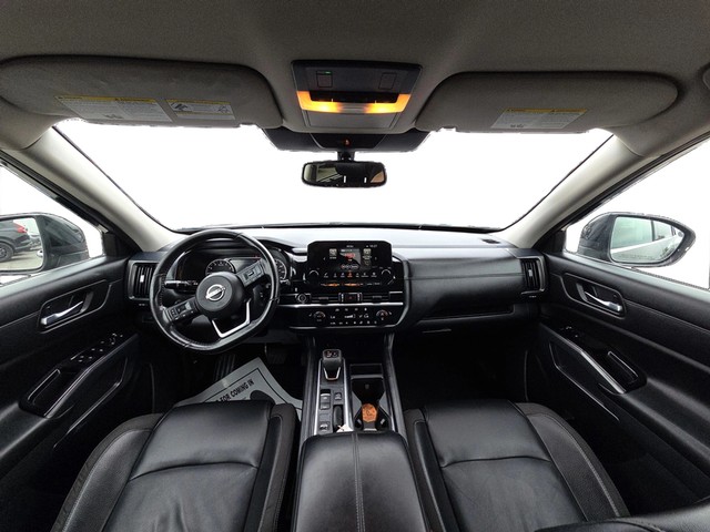 Nissan Pathfinder Vehicle Full-screen Gallery Image 11